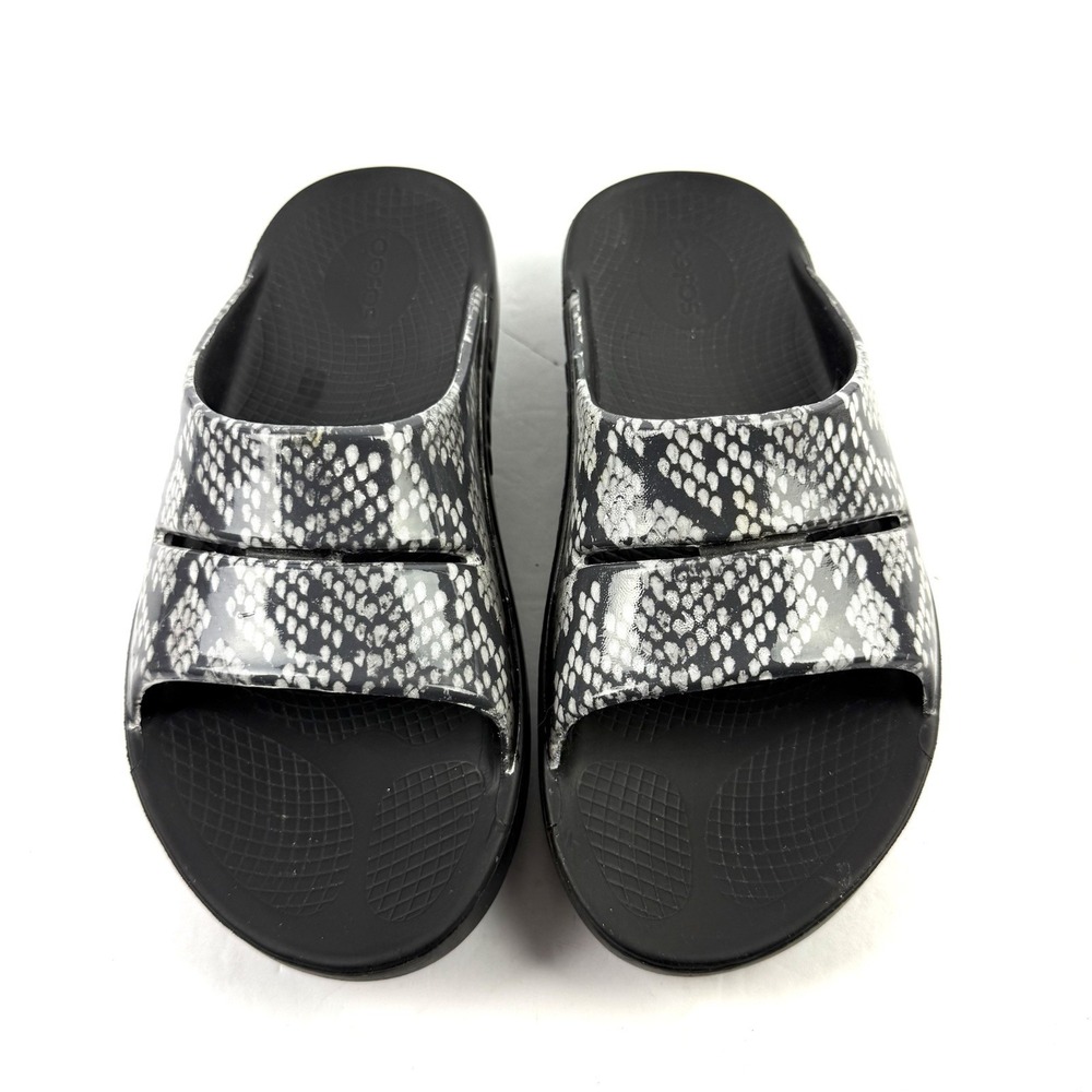 Oofos Ooahh Sandals Womens 7 Slip On Snake Print Comfort Recovery Shoes Mens 5
